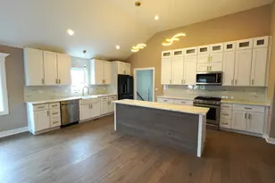 9615 S California Ave, Evergreen Park, IL 60805 - Photo 4