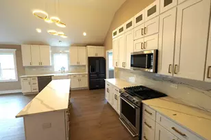 9615 S California Ave, Evergreen Park, IL 60805 - Photo 10