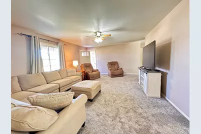 402 Woodside Place, Dixon, IL 61021 - Photo 4