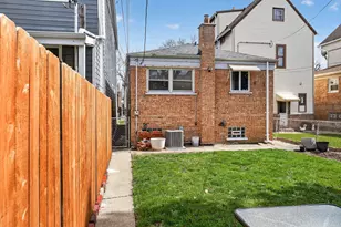 3138 N Richmond St, Chicago, IL 60618 - Photo 12