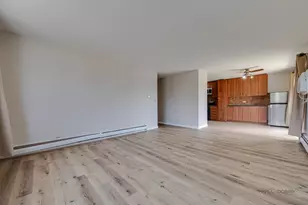 1880 Bonnie Ln, Hoffman Estates, IL 60169 - Photo 8