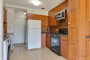 1880 Bonnie Ln, Hoffman Estates, IL 60169 - Photo 10