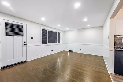 8051 S Escanaba Avenue, Chicago, IL 60617 - Photo 2