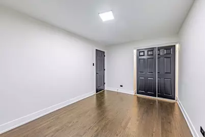 8051 S Escanaba Avenue, Chicago, IL 60617 - Photo 12