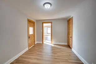 407 Beach St, Aurora, IL 60505 - Photo 10
