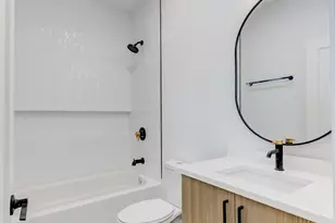 241 W 74th St, Chicago, IL 60621 - Photo 4