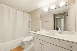 2100 Valencia Dr, Northbrook, IL 60062 - Photo 10