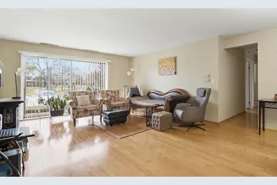 2100 Valencia Drive #114B, Northbrook, IL 60062 - Photo 2