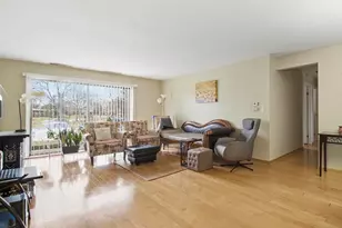 2100 Valencia Dr, Northbrook, IL 60062 - Photo 2