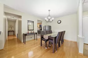2100 Valencia Dr, Northbrook, IL 60062 - Photo 4