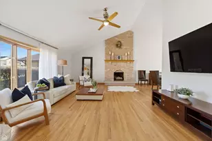 9101 Windsor Dr, Palos Hills, IL 60465 - Photo 2
