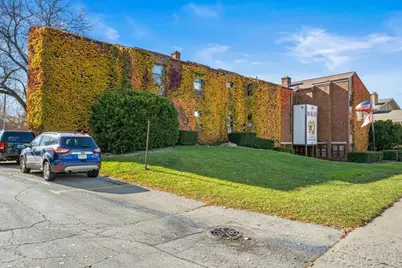 910 W Hillcrest Drive, Dekalb, IL 60115 - Photo 1