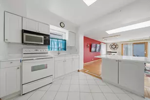 7538 E Praire Rd, Skokie, IL 60076 - Photo 10