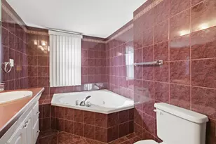 7538 E Praire Rd, Skokie, IL 60076 - Photo 12