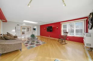 7538 E Praire Rd, Skokie, IL 60076 - Photo 8