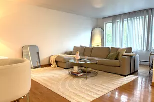 539 W Stratford Pl, Chicago, IL 60657 - Photo 2