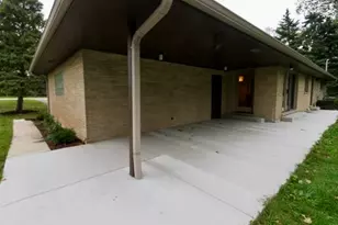 11 Woodridge Dr, Oak Brook, IL 60523 - Photo 22