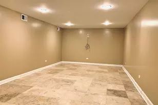 11 Woodridge Dr, Oak Brook, IL 60523 - Photo 18