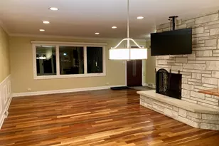 11 Woodridge Dr, Oak Brook, IL 60523 - Photo 4