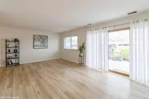 3110 Pheasant Creek Dr, Northbrook, IL 60062 - Photo 2