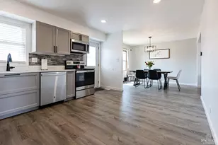 8336 Mending Wall Dr, Woodridge, IL 60517 - Photo 12