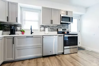 8336 Mending Wall Drive, Woodridge, IL 60517 - Photo 10