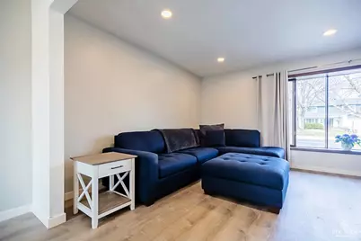 8336 Mending Wall Drive, Woodridge, IL 60517 - Photo 6