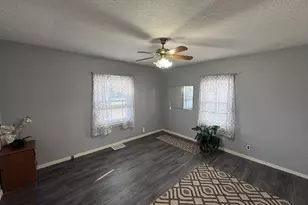 212 W Allmon St, Salem, IL 62881 - Photo 18