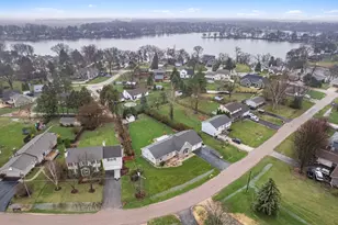 537 Erma Dr, Lake Holiday, IL 60552 - Photo 4