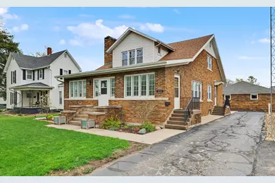 324 S Sangamon Avenue, Gibson City, IL 60936 - Photo 2