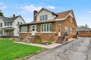 324 S Sangamon Ave, Gibson City, IL 60936 - Photo 2