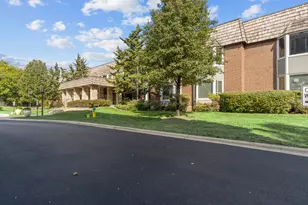 2300 Windsor Mall Ct, Park Ridge, IL 60068 - Photo 4