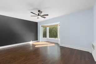 2300 Windsor Mall Ct, Park Ridge, IL 60068 - Photo 16