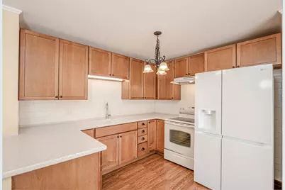 801 N McLean Boulevard #320, Elgin, IL 60123 - Photo 6