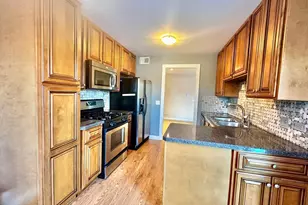 575 Greystone Ln, Wheeling, IL 60090 - Photo 6
