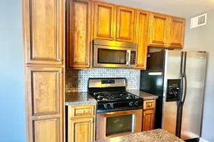 575 Greystone Ln, Wheeling, IL 60090 - Photo 4