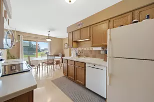 1839 Kerrybrook Ct, Sycamore, IL 60178 - Photo 2