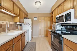 1839 Kerrybrook Ct, Sycamore, IL 60178 - Photo 4