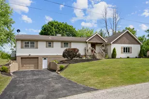 703 Crestview Dr, Ingleside, IL 60041 - Photo 2