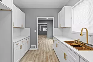 319 156th Pl, Calumet City, IL 60409 - Photo 12