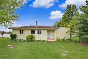 730 Bayshore Dr, Loda, IL 60948 - Photo 1