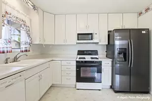 4911 W Bromley Dr, McHenry, IL 60050 - Photo 10