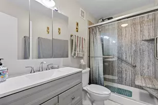 2000 St Regis Dr, Lombard, IL 60148 - Photo 18