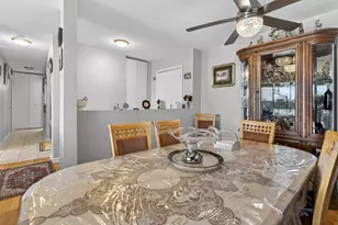 2000 St Regis Dr, Lombard, IL 60148 - Photo 8