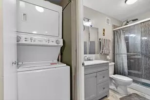 2000 St Regis Dr, Lombard, IL 60148 - Photo 16