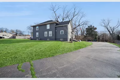 9 Center Road, Streamwood, IL 60107 - Photo 2