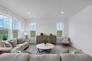 549 Ayre Dr, Elgin, IL 60124 - Photo 4