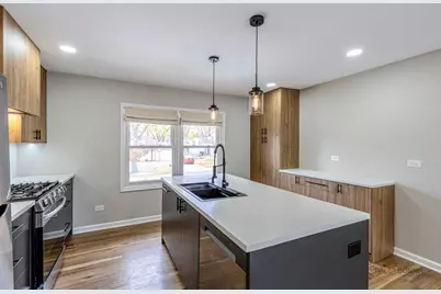 1096 Beechwood Road, Buffalo Grove, IL 60089 - Photo 6