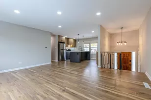 1096 Beechwood Rd, Buffalo Grove, IL 60089 - Photo 2