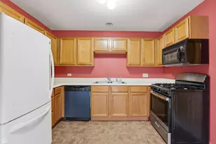 490 Westwood Ct, Crystal Lake, IL 60014 - Photo 4